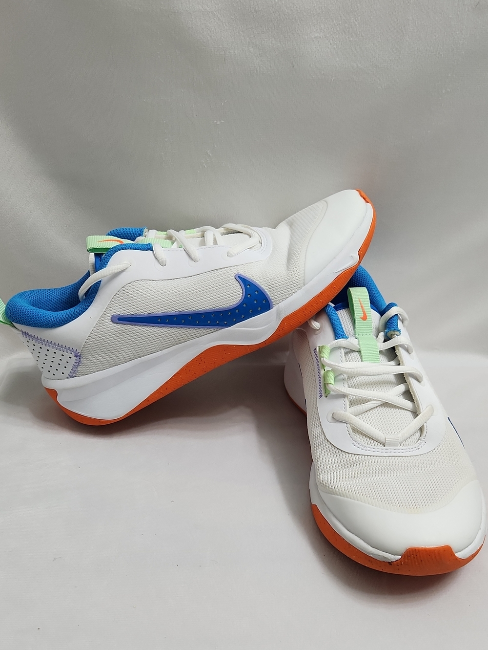 Nike Omni Multi-Court GS White Photo Blue Sneakers (Size 6Y)